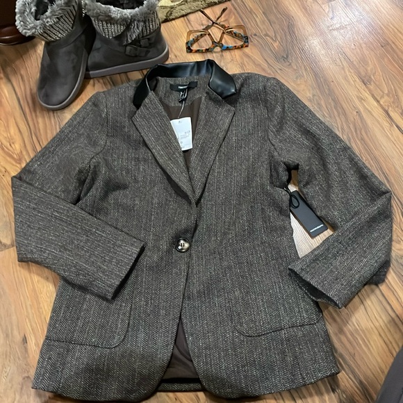 NWT FOREVER 21 Polyester Regular SZ: Small Suit featuring a Herringbone pattern - Picture 1 of 7
